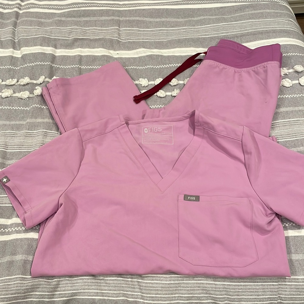 COPY - Figs Scrubs, light purple. Livingston pants and Catarina top size XS